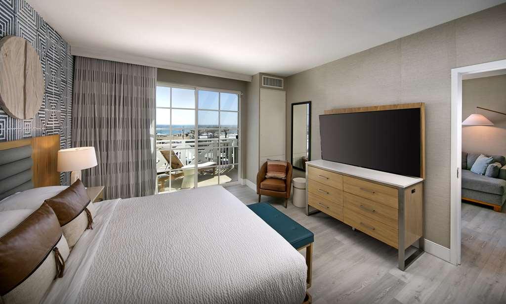 At The Pier Pismo Beach, Curio Collection By Hilton
