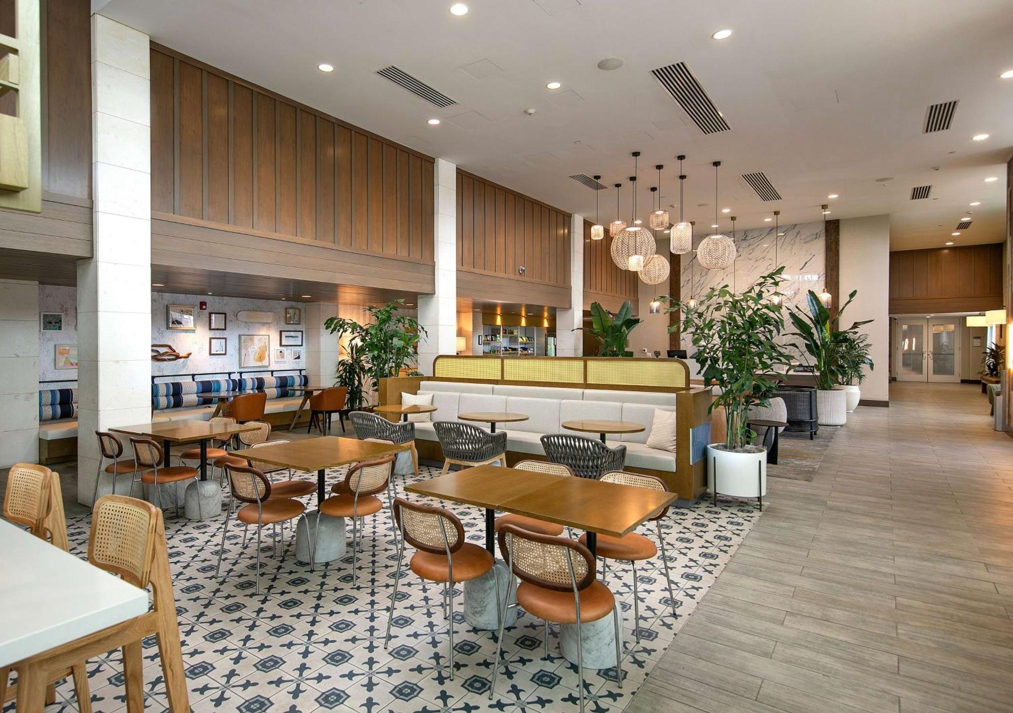 Hotel At The Pier Pismo Beach, Curio Collection By Hilton 4*