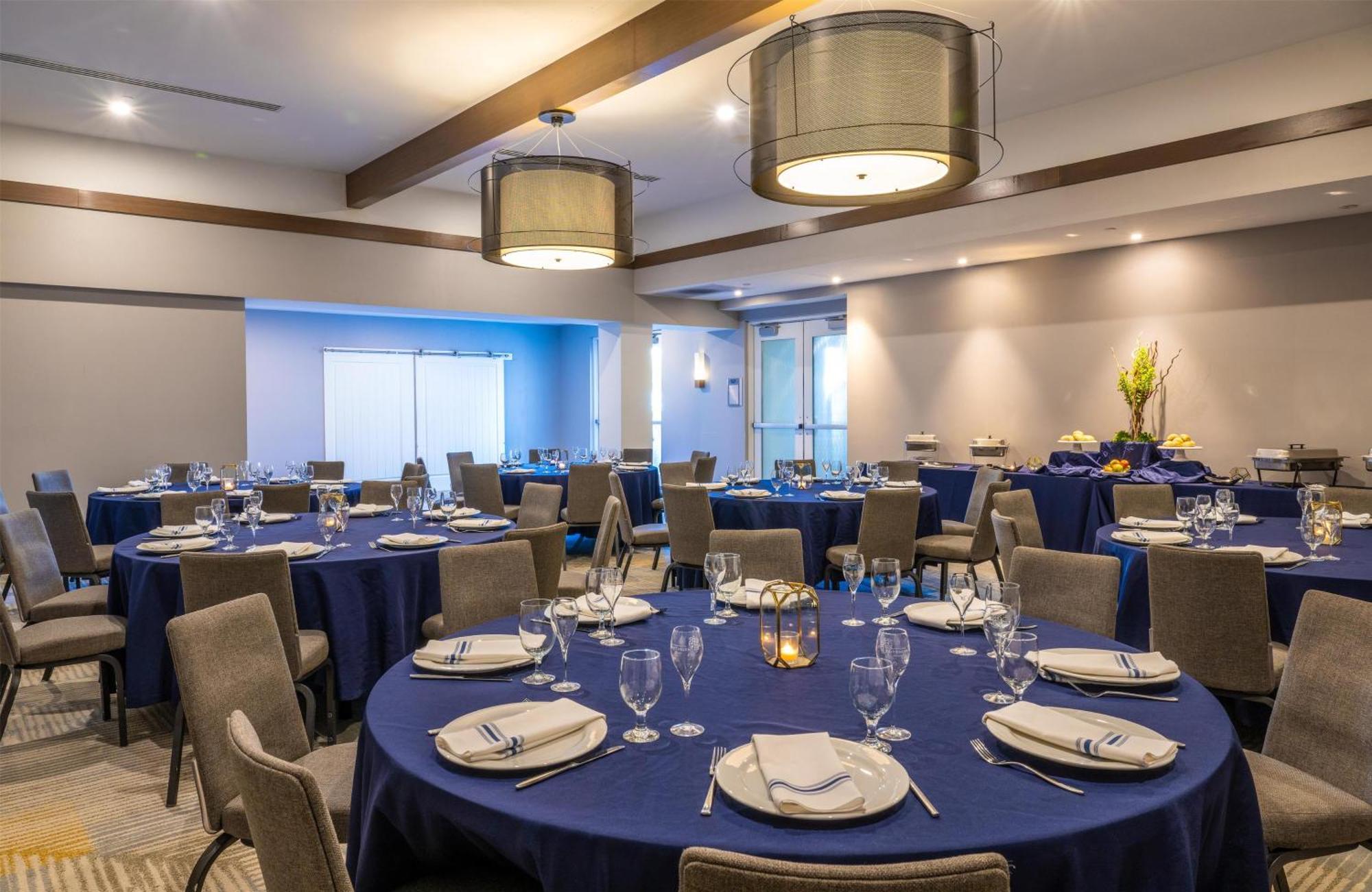 At The Pier Pismo Beach, Curio Collection By Hilton Pismo Beach