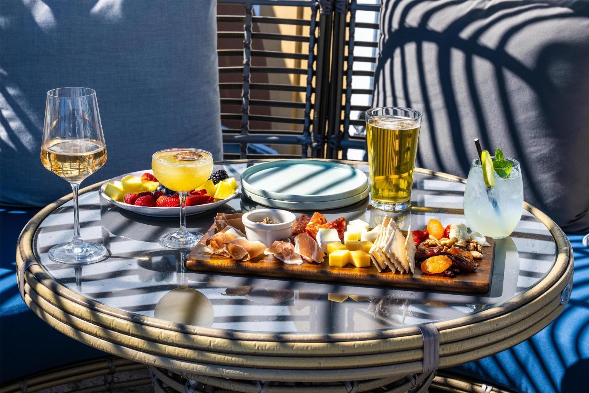 At The Pier Pismo Beach, Curio Collection By Hilton 4*
