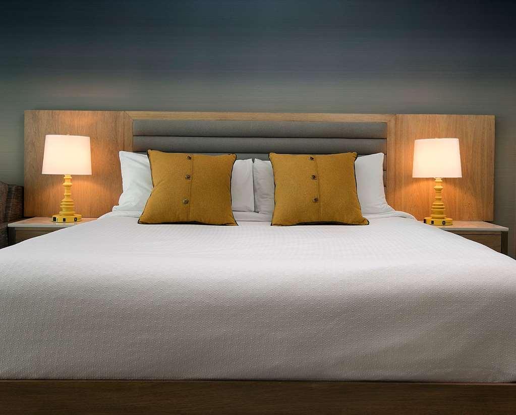 At The Pier Pismo Beach, Curio Collection By Hilton Hotel
