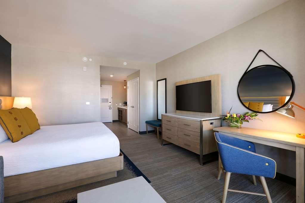 At The Pier Pismo Beach, Curio Collection By Hilton Hotel
