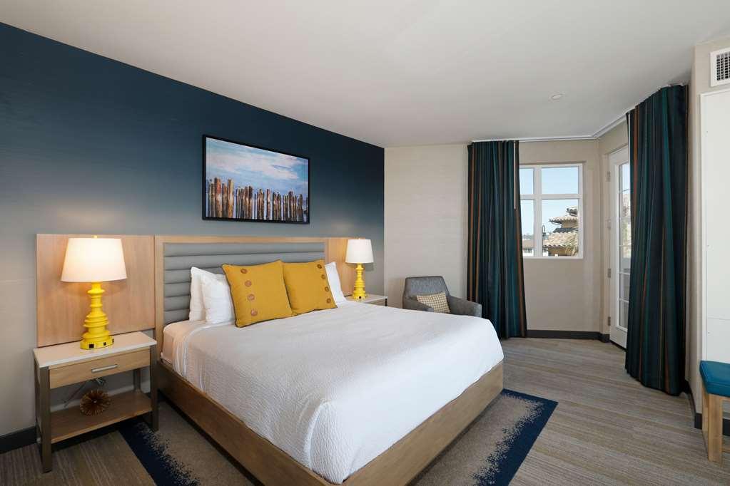 At The Pier Pismo Beach, Curio Collection By Hilton