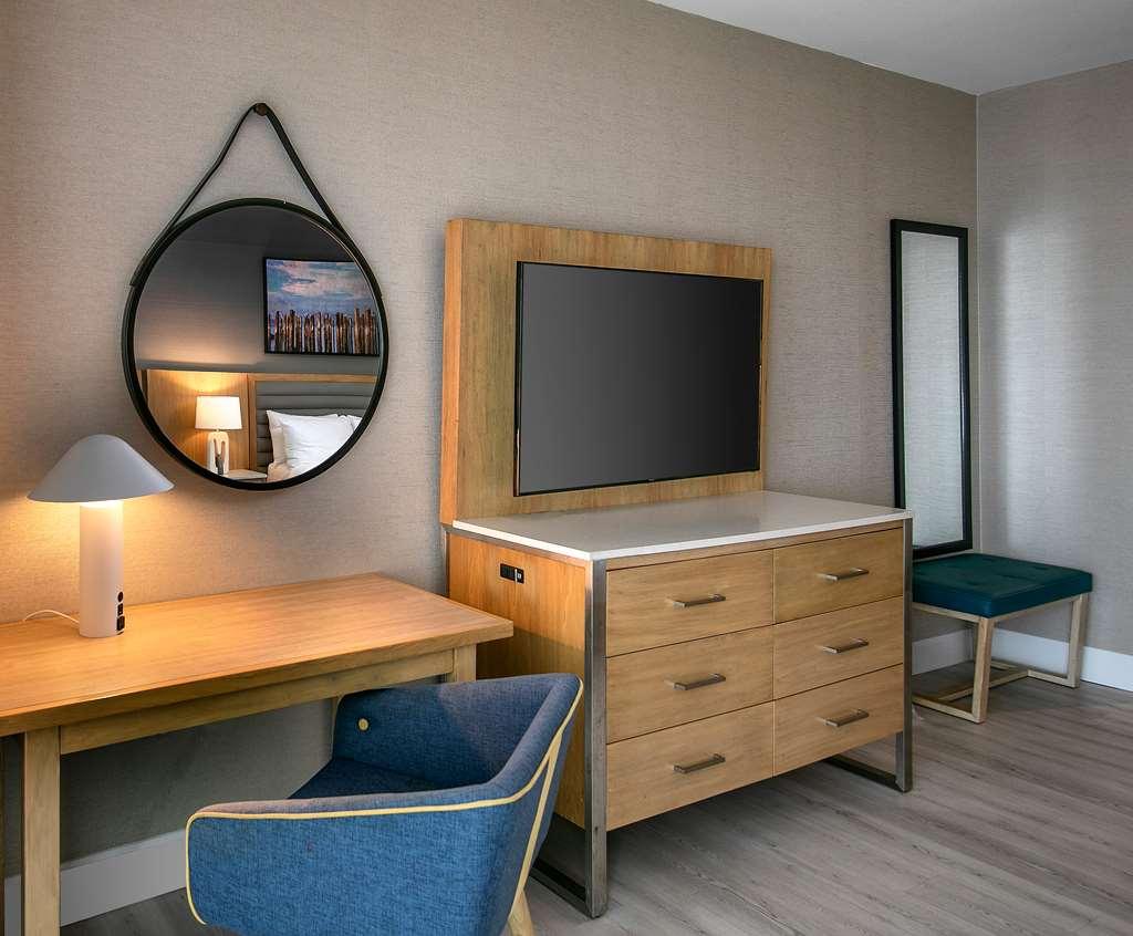 At The Pier Pismo Beach, Curio Collection By Hilton Hotel