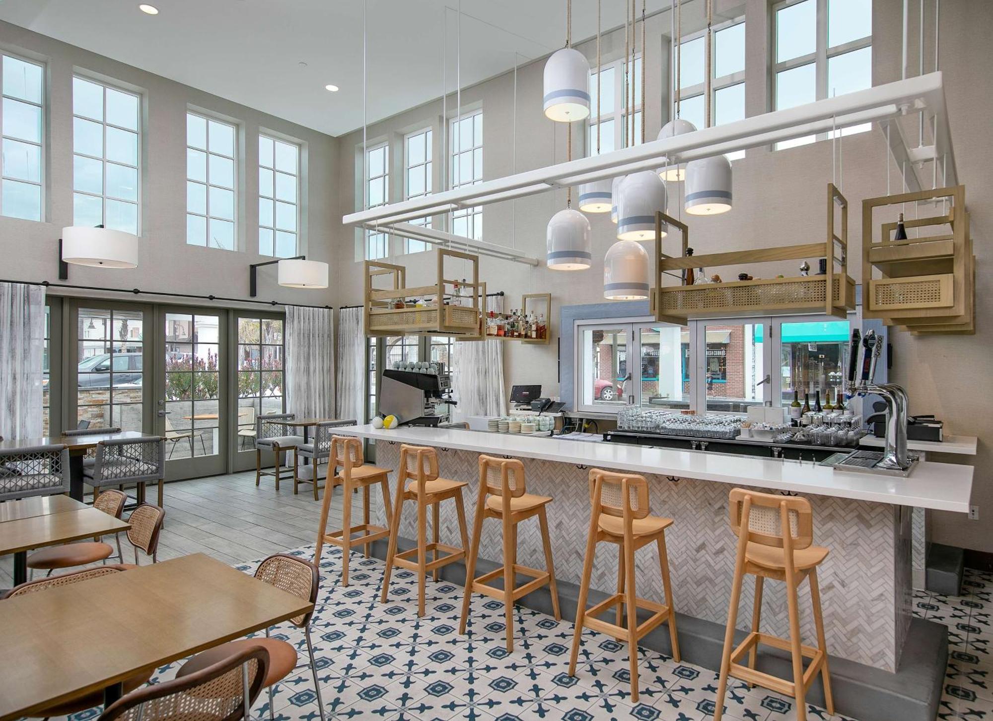 At The Pier Pismo Beach, Curio Collection By Hilton 4*
