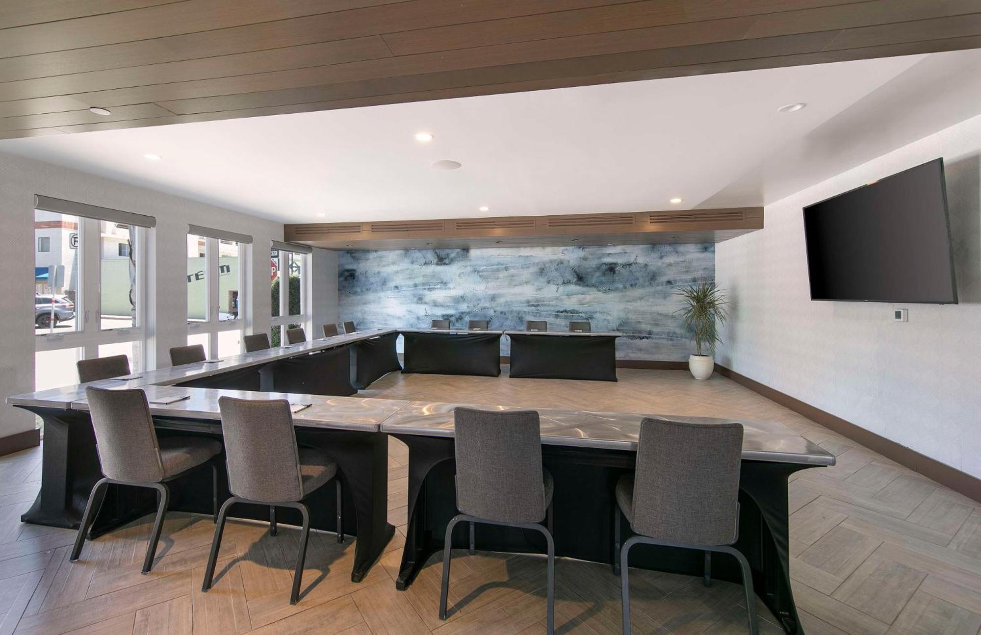 Hotel At The Pier Pismo Beach, Curio Collection By Hilton 4*