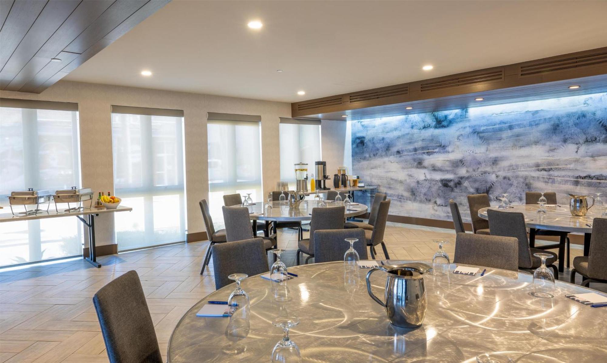 At The Pier Pismo Beach, Curio Collection By Hilton Hotel