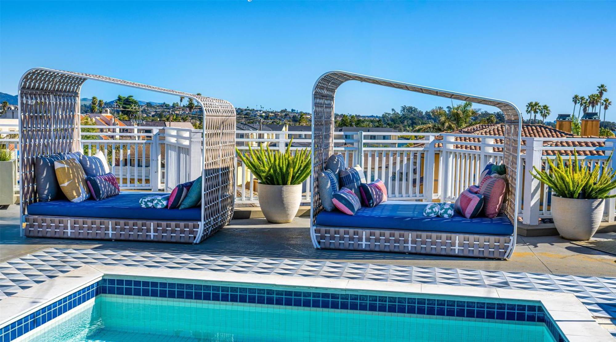 At The Pier Pismo Beach, Curio Collection By Hilton